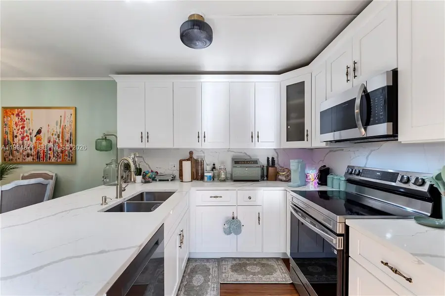 9118 SW 20th Ct, Davie, FL 33324 - #2