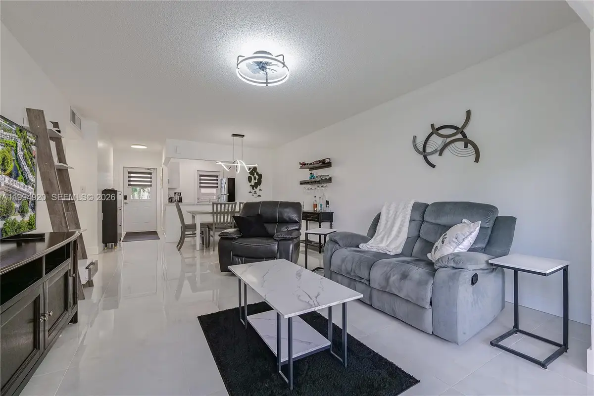 4701 NW 34th St #502, Lauderdale Lakes, FL 33319 - #1