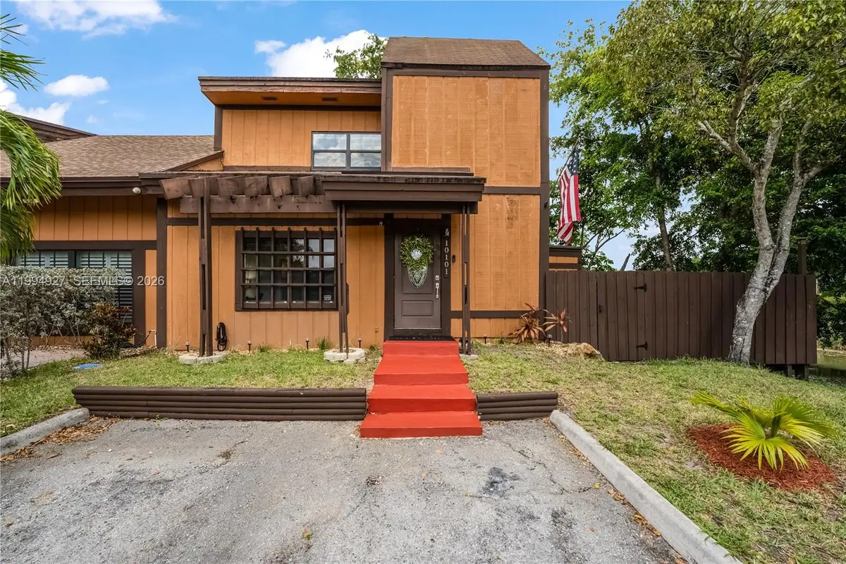 10101 Woodbury Ct, Pembroke Pines, FL 33026 - #1