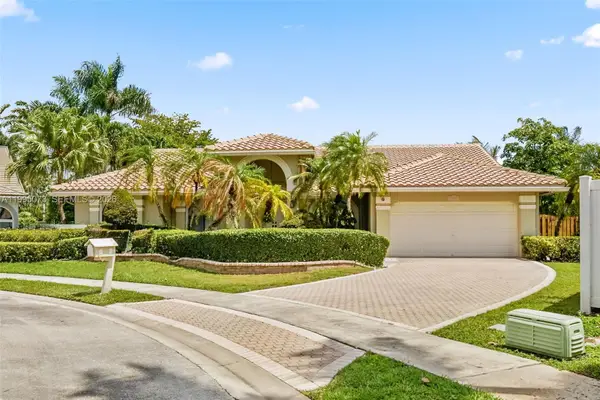 11021 NW 7th St, Plantation, FL 33324