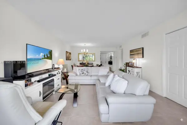 3301 S Palm Aire Dr #106, Pompano Beach, FL 33069