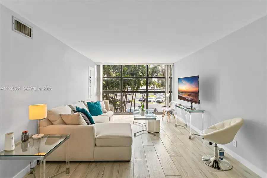 600 Parkview Dr #204, Hallandale Beach, FL 33009 - #3