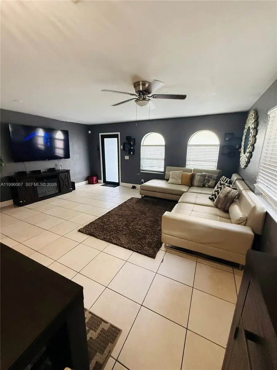 2920 NW 8th St, Fort Lauderdale, FL 33311 - #3