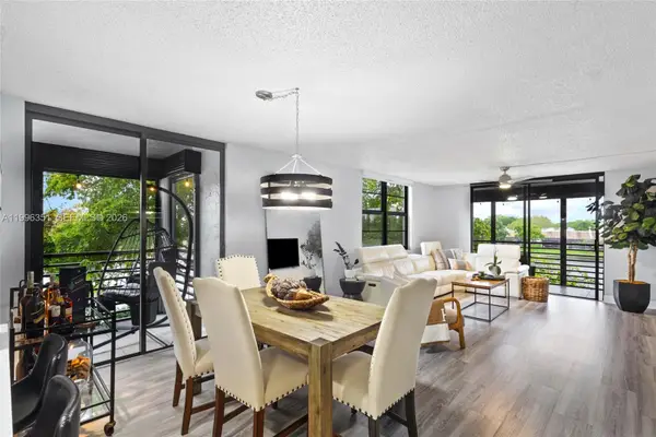 1101 Colony Point Cir #301, Pembroke Pines, FL 33026