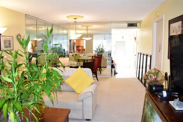 9881 Sunrise Lakes Blvd #207, Sunrise, FL 33322