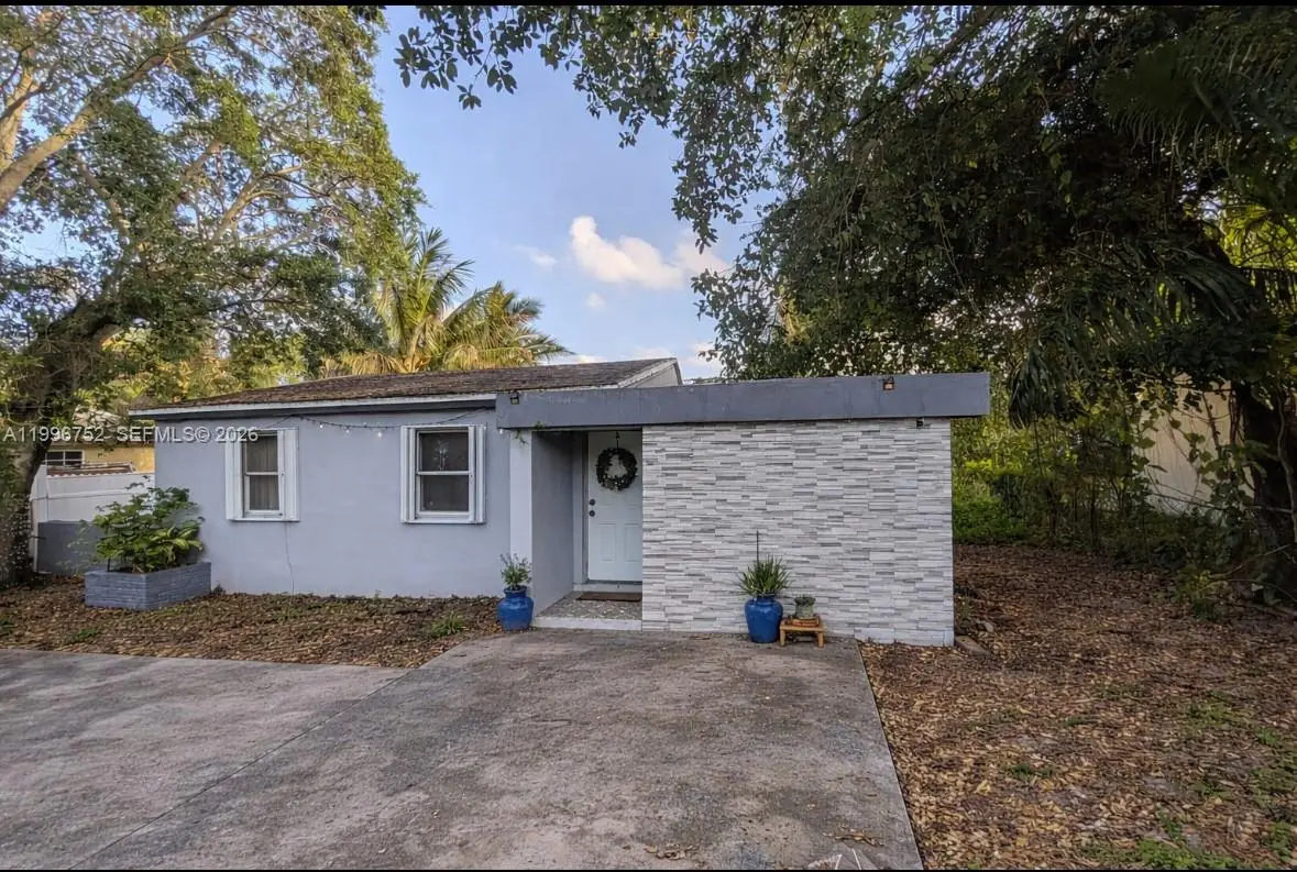 442 NE 162 St, Miami, FL 33162 - #1