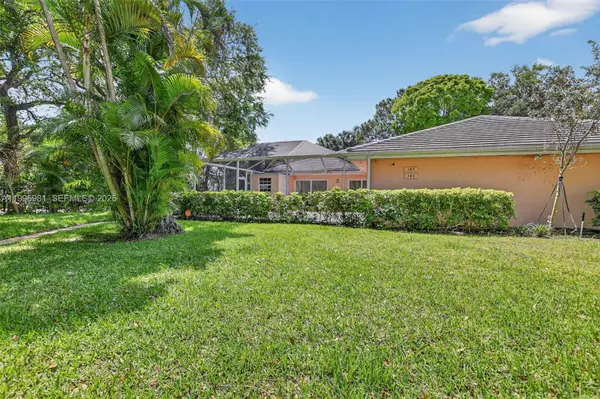 102 Sun Terrace Ct, Palm Beach Gardens, FL 33403