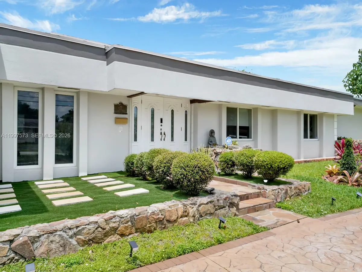 621 E Tropical Way, Plantation, FL 33317 - #1