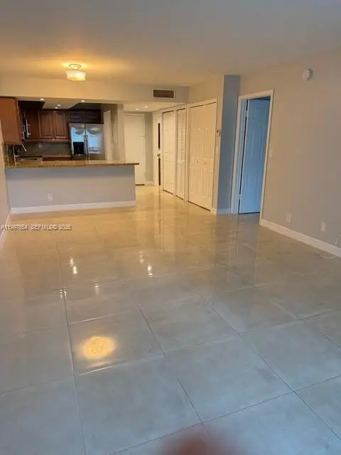 100 Lakeview Dr #115, Weston, FL 33326 - #1