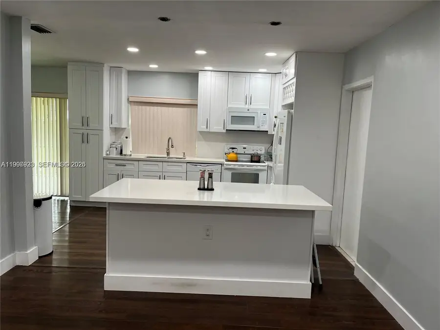 7200 NW 10th Pl, Plantation, FL 33313 - #2