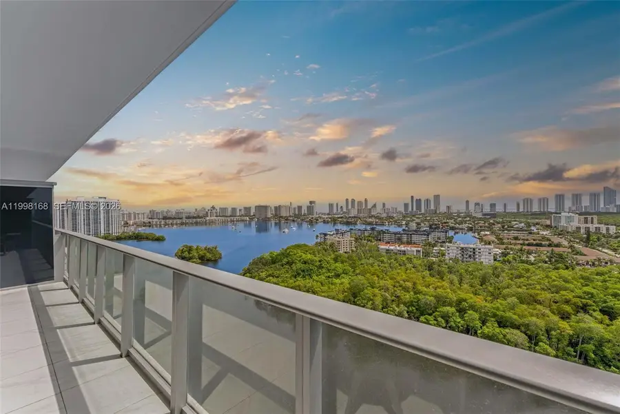 16385 Biscayne Blvd #1819, North Miami Beach, FL 33160 - #2