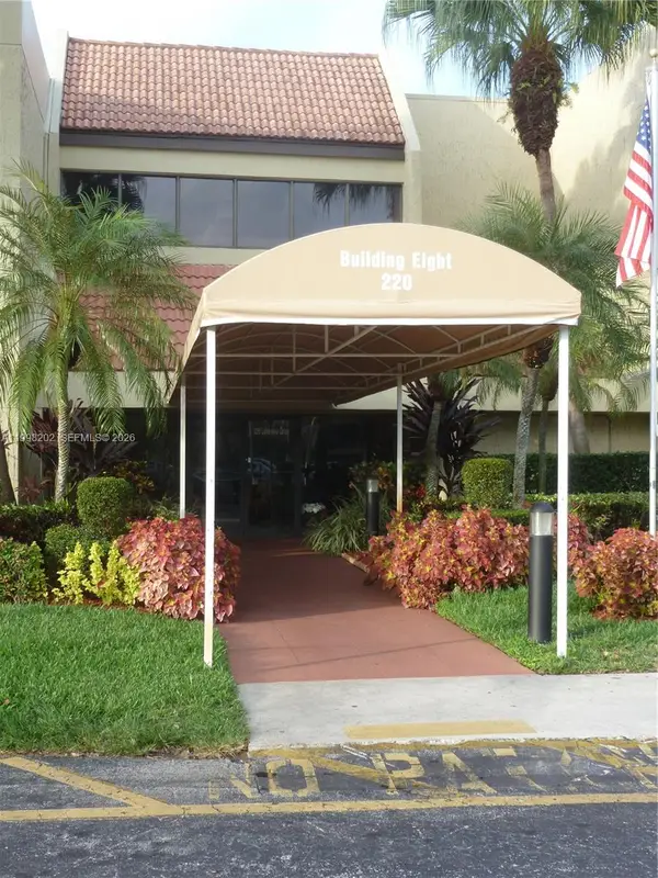 220 Lakeview Dr #301, Weston, FL 33326