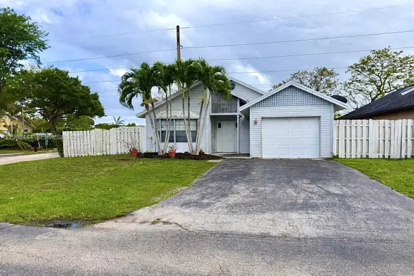 9900 NW 44th Ct, Sunrise, FL 33351