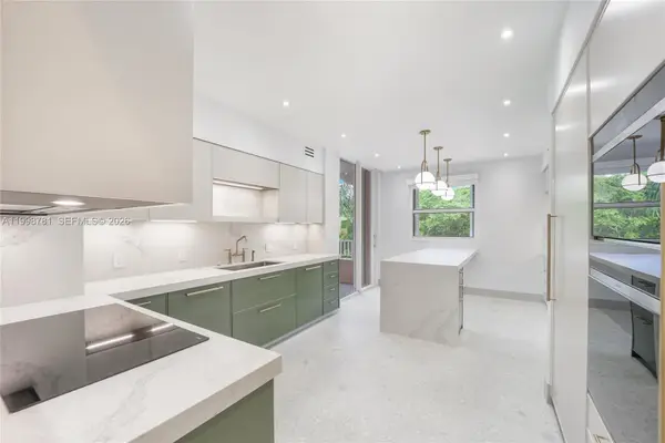 737 Crandon Blvd #301, Key Biscayne, FL 33149