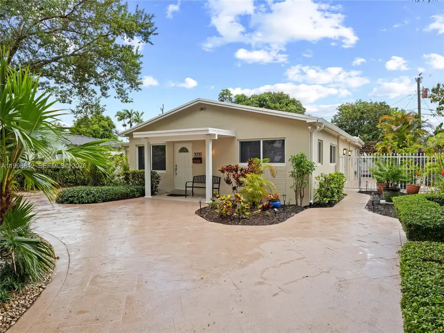 6665 NW 39th St, Virginia Gardens, FL 33166 - #2