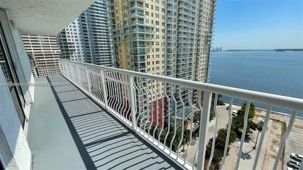 1200 Brickell Bay Dr #1702, Miami, FL 33131