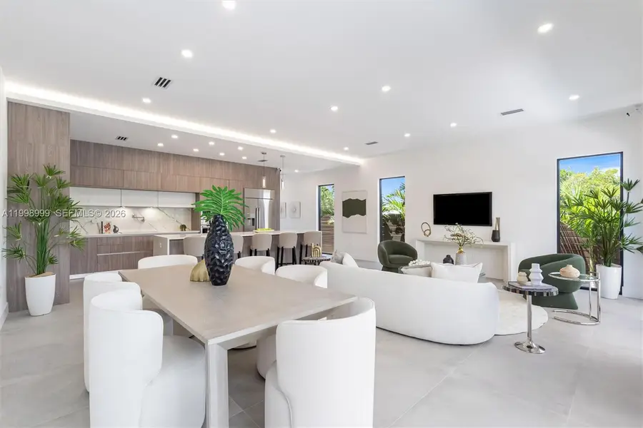2431 NE 18th St, Fort Lauderdale, FL 33305 - #2