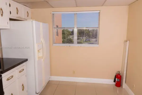 8842 W Mcnab Rd #302, Tamarac, FL 33321