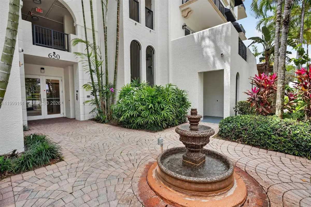 650 Valencia Ave #302, Coral Gables, FL 33134 - #1