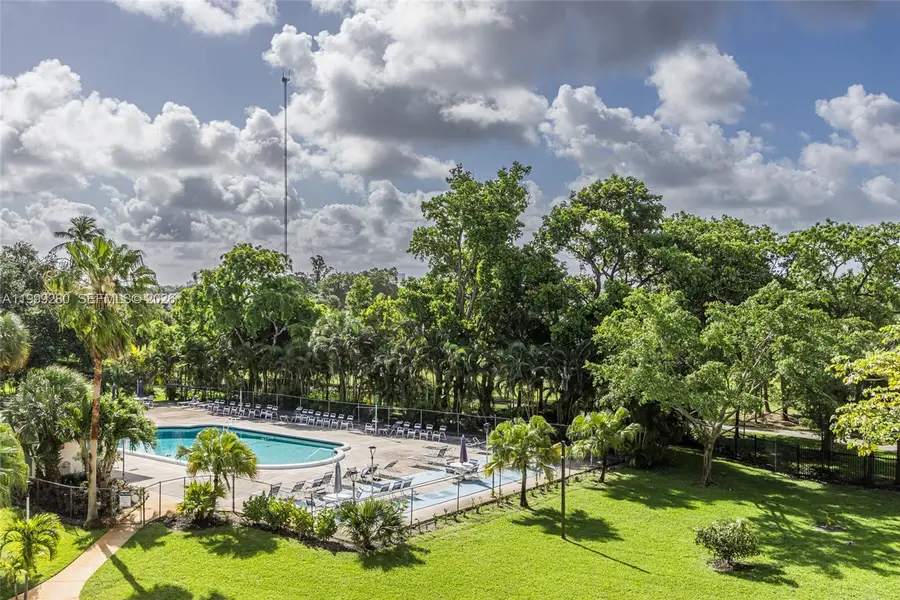 4330 Hillcrest Dr #405, Hollywood, FL 33021 - #3