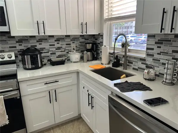 8021 N Sunrise Lakes Dr #101, Sunrise, FL 33322