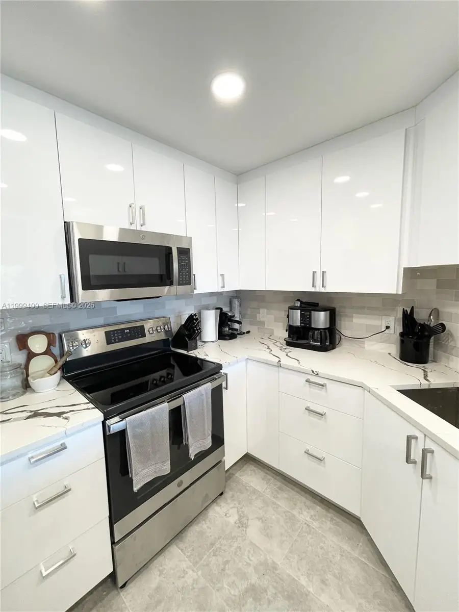 340 Sunset Dr #407, Fort Lauderdale, FL 33301 - #2