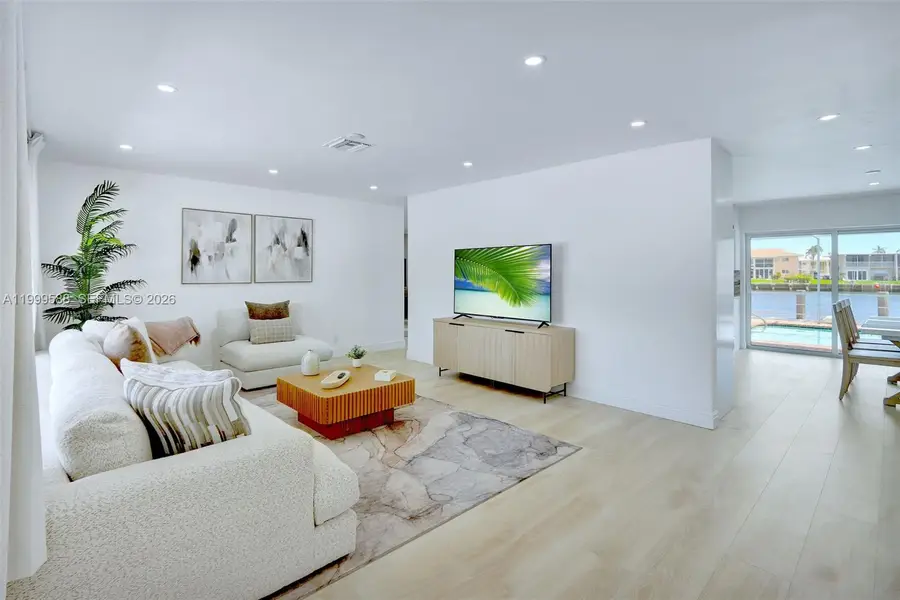 1050 SE 5th Ct, Pompano Beach, FL 33060 - #2