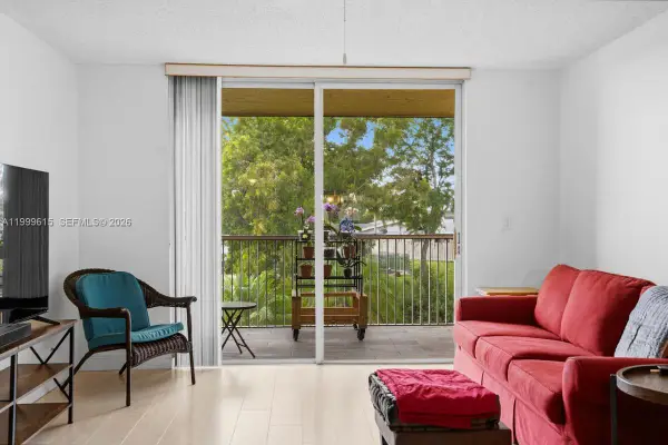 6870 Royal Palm Blvd #209M, Margate, FL 33063