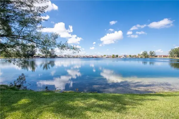 2540 W 67th Pl #204-28, Hialeah, FL 33016