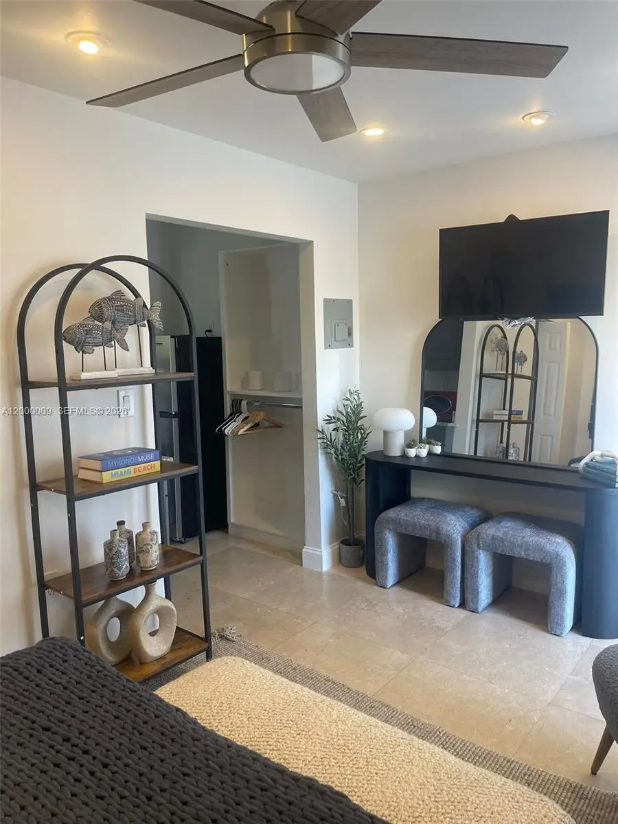 338 Roosevelt St, Hollywood, FL 33019 - #2