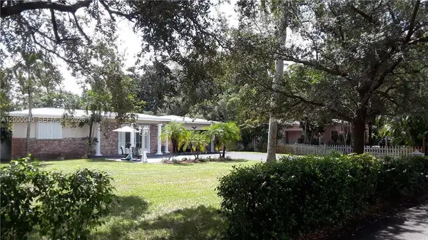 4020 SW 2nd St, Plantation, FL 33317