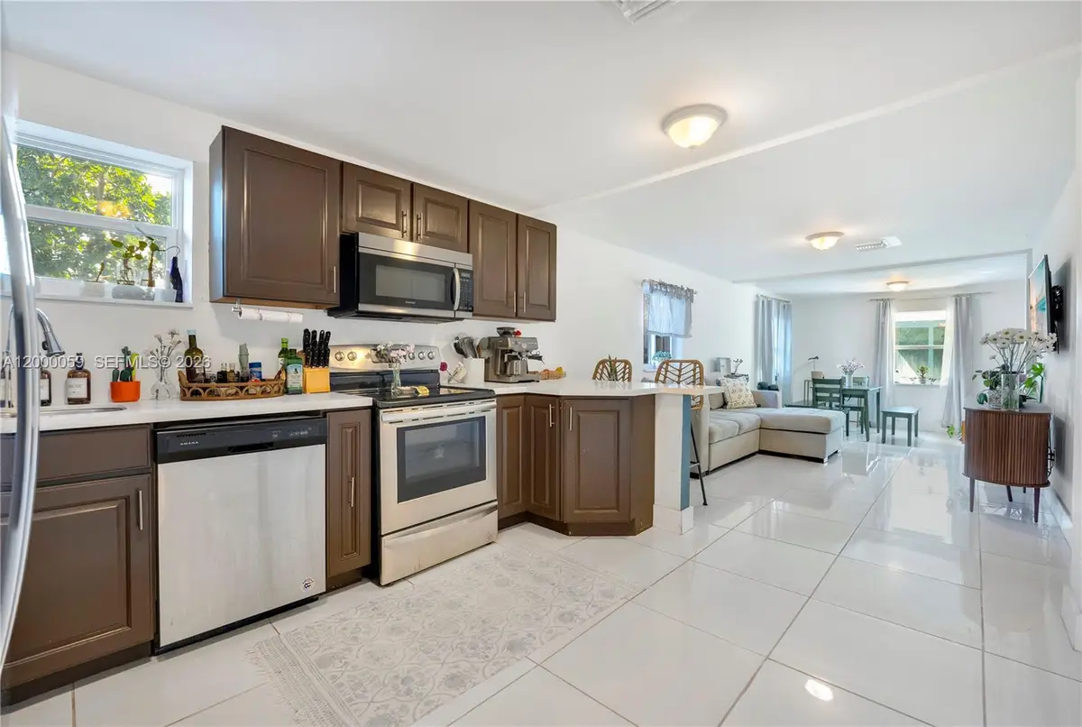 827 NW 114th St, Miami, FL 33168 - #1