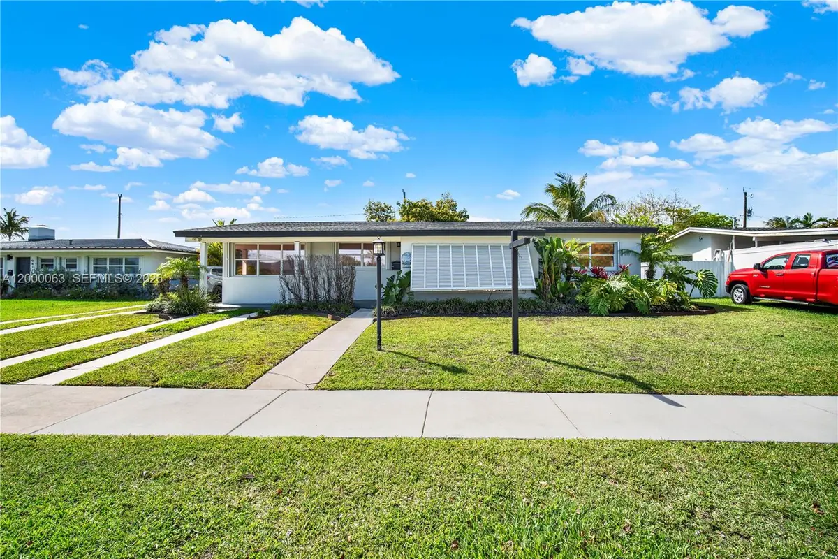 9401 Jamaica Dr, Cutler Bay, FL 33189 - #1
