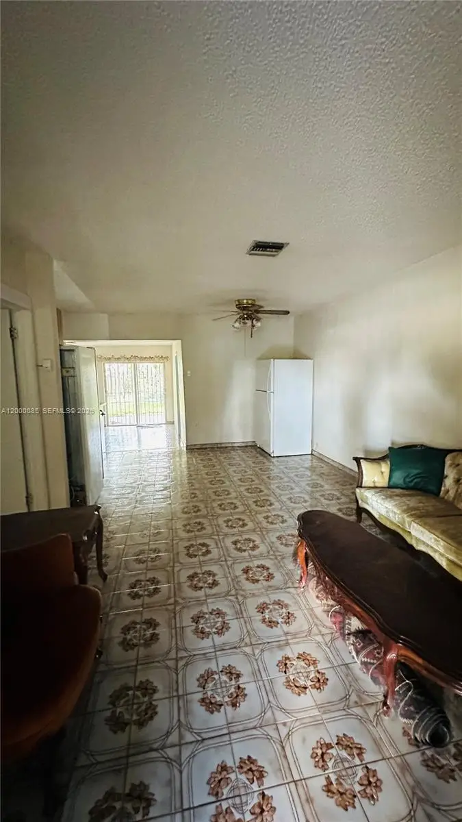 490 E 45th St, Hialeah, FL 33013 - #2