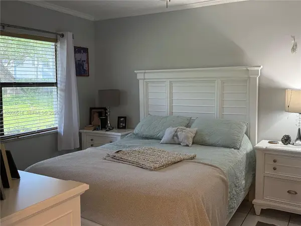 9716 Hammocks Blvd #101, Miami, FL 33196