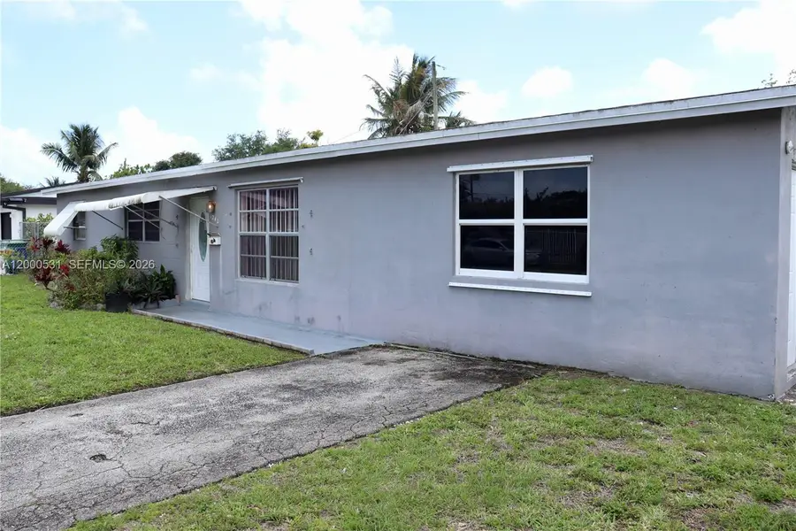 1240 NE 214th St, Miami, FL 33179 - #3