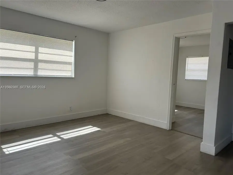 916 SW 10th St, Hallandale Beach, FL 33009 - #3
