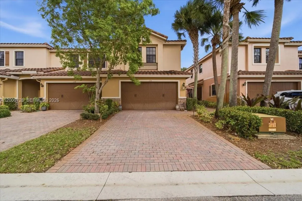 110 E Riverwalk Cir E, Plantation, FL 33325 - #1