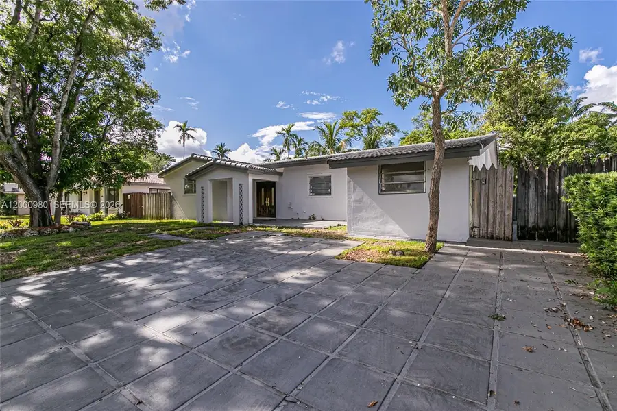 840 NE 182nd Ter, North Miami Beach, FL 33162 - #3