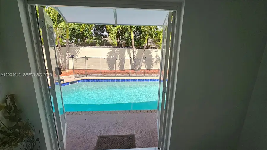 8421 NW 8th St, Pembroke Pines, FL 33024 - #2