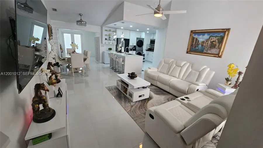 8421 NW 8th St, Pembroke Pines, FL 33024 - #3
