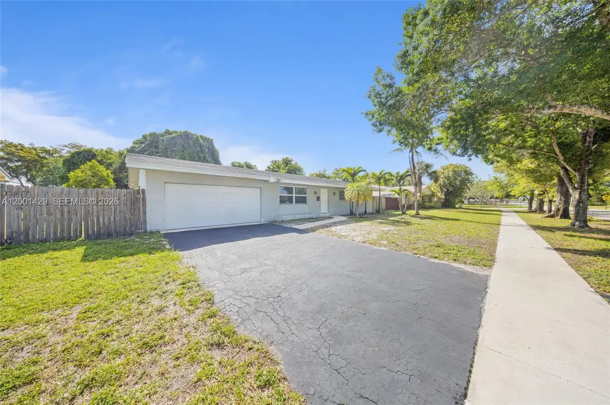 1320 NW 72nd Ave, Plantation, FL 33313 - #1