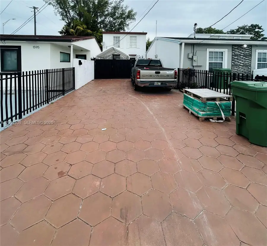 1589 W 73rd St, Hialeah, FL 33014 - #2