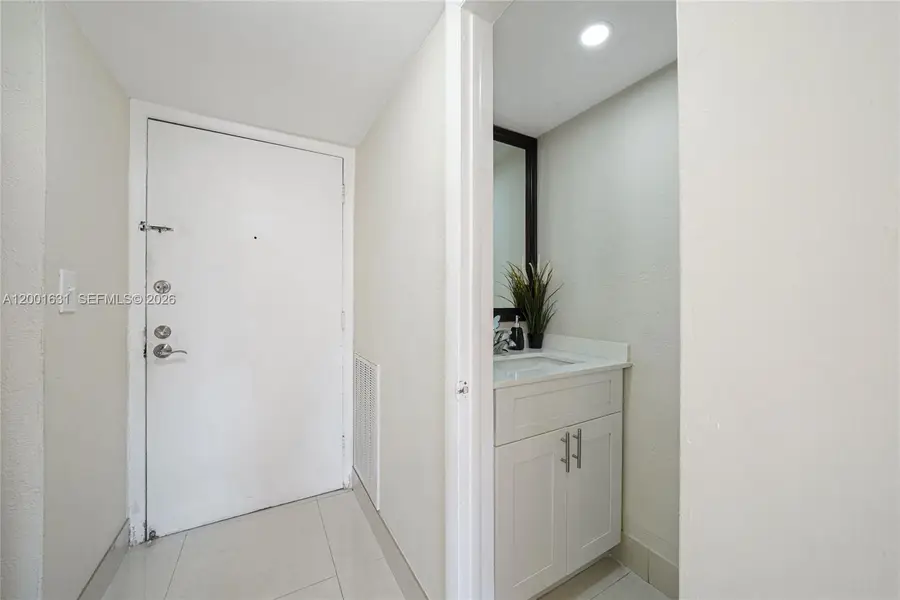 1305 W 53rd St #429, Hialeah, FL 33012 - #2