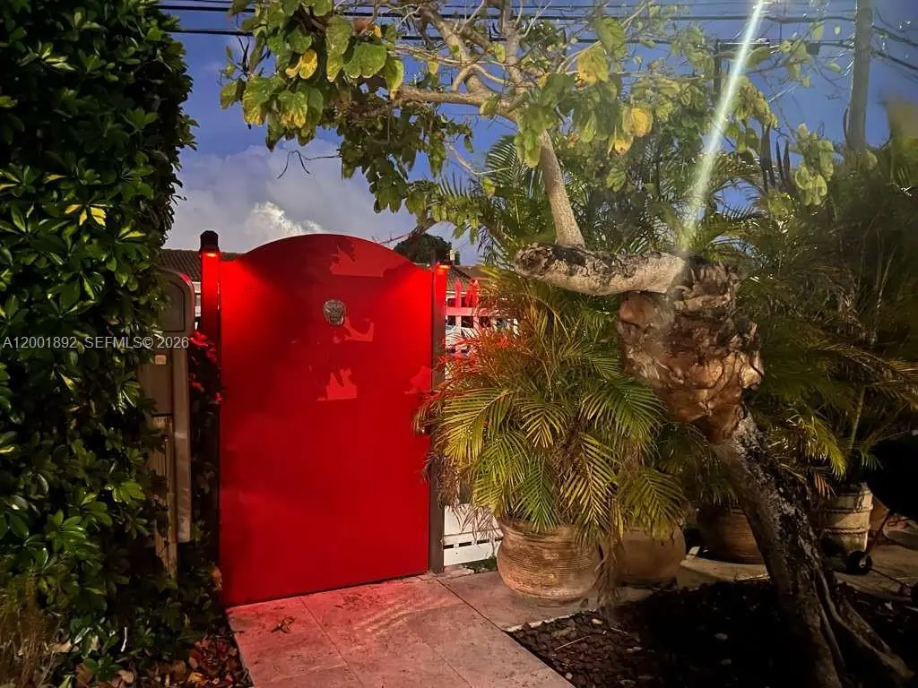 6900 SW 22nd St, Miami, FL 33155 - #1