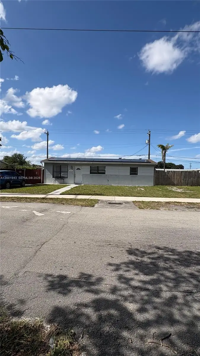 1121 NE 211th St, Miami, FL 33179 - #1