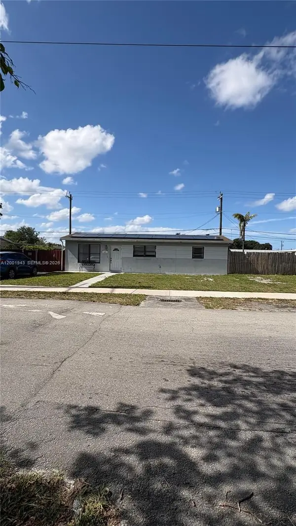 1121 NE 211th St, Miami, FL 33179
