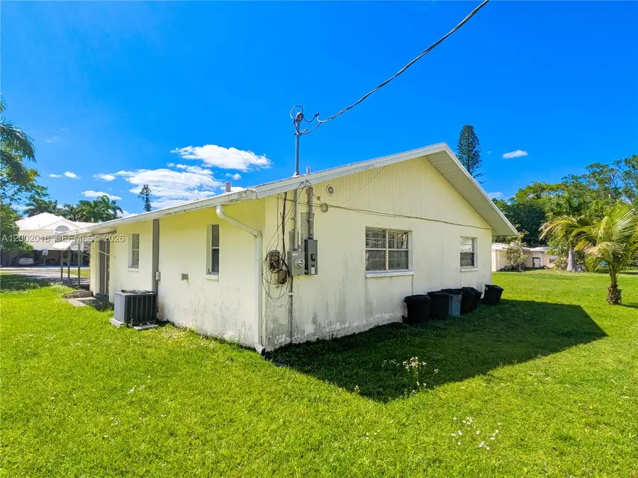 317 Montgomery Ave, Fort Myers, FL 33905 - #3