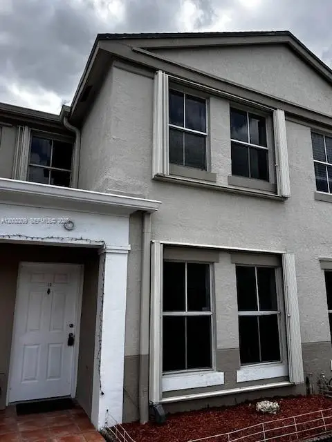 9189 Fontainebleau Blvd #510, Miami, FL 33172