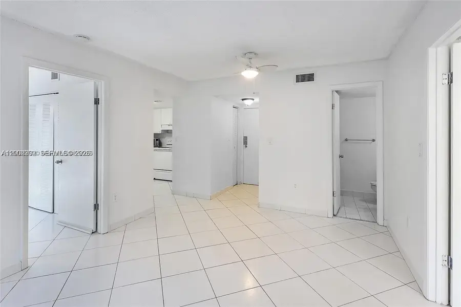 2600 Collins Ave #405, Miami Beach, FL 33140 - #2